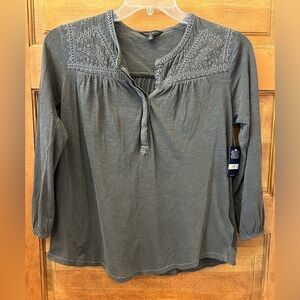 Lucky brand Embroidered V-Neck / NWT charcoal grey blouse top SP